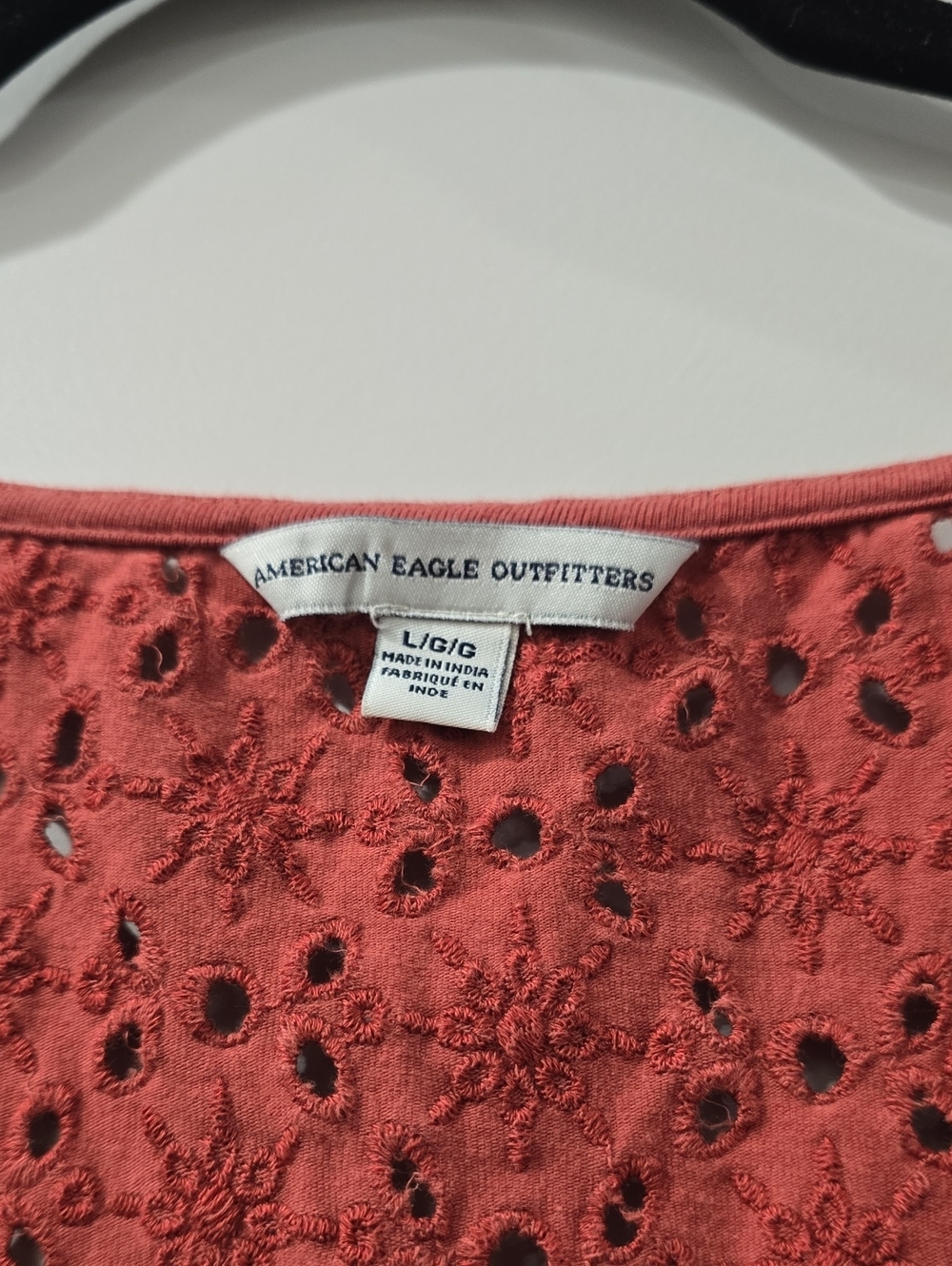 AMERICAN EAGLE OUTFITTERS Rust Eyelet Scoop Neck Short Sleeve Cropped Tee, Large - Picture 4 of 12